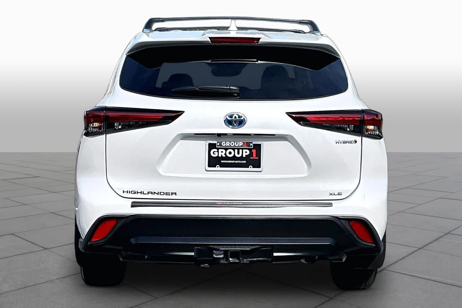Used 2024 Toyota Highlander XLE FWD image 5