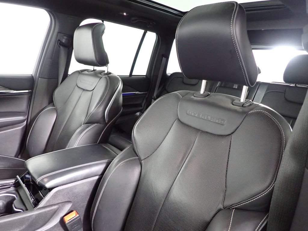 Used 2022 Jeep Grand Cherokee Overland w/ Luxury Tech Group IV AWD/4WD image 27