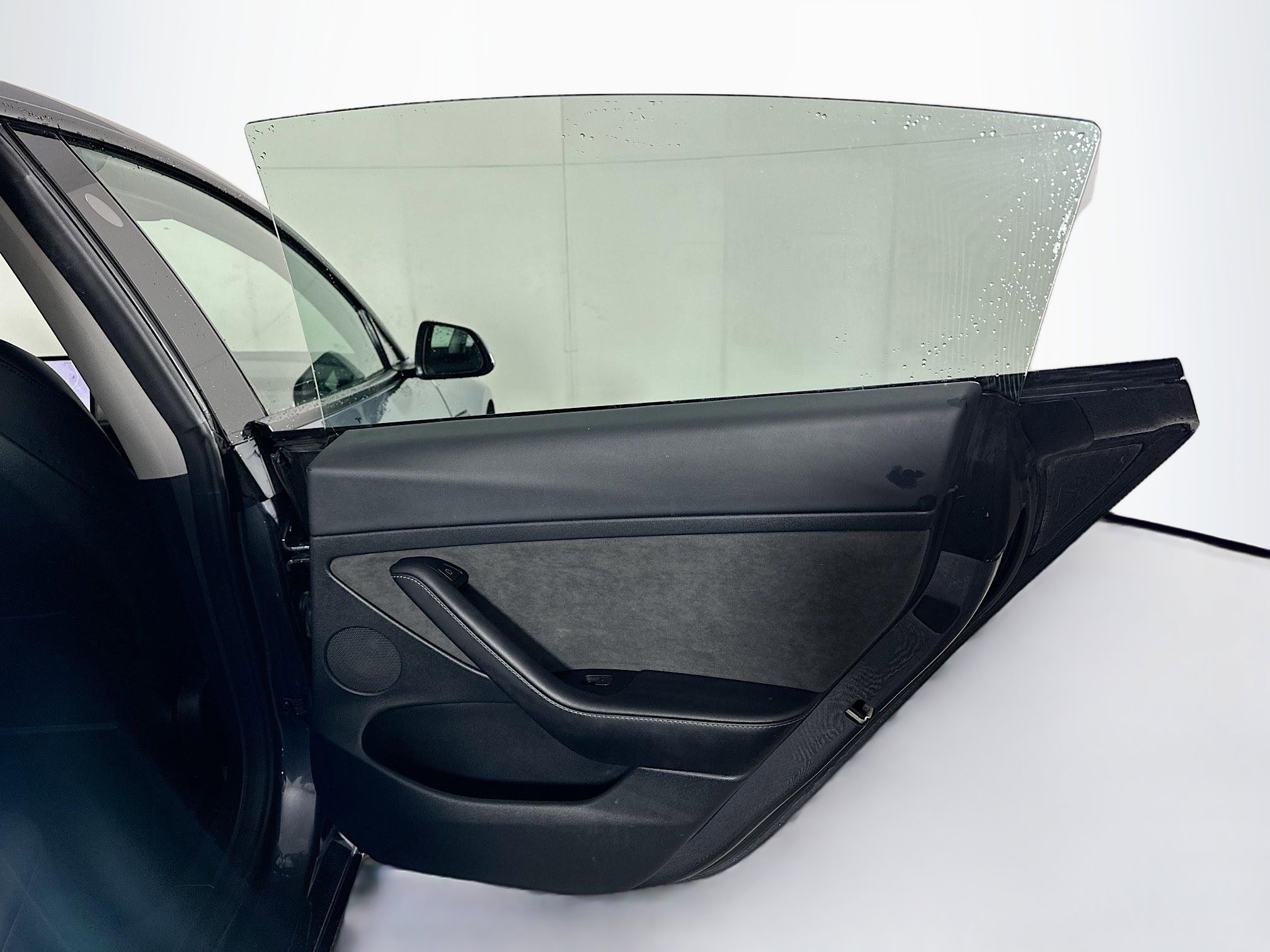 Used 2023 Tesla Model 3 Standard Range image 29