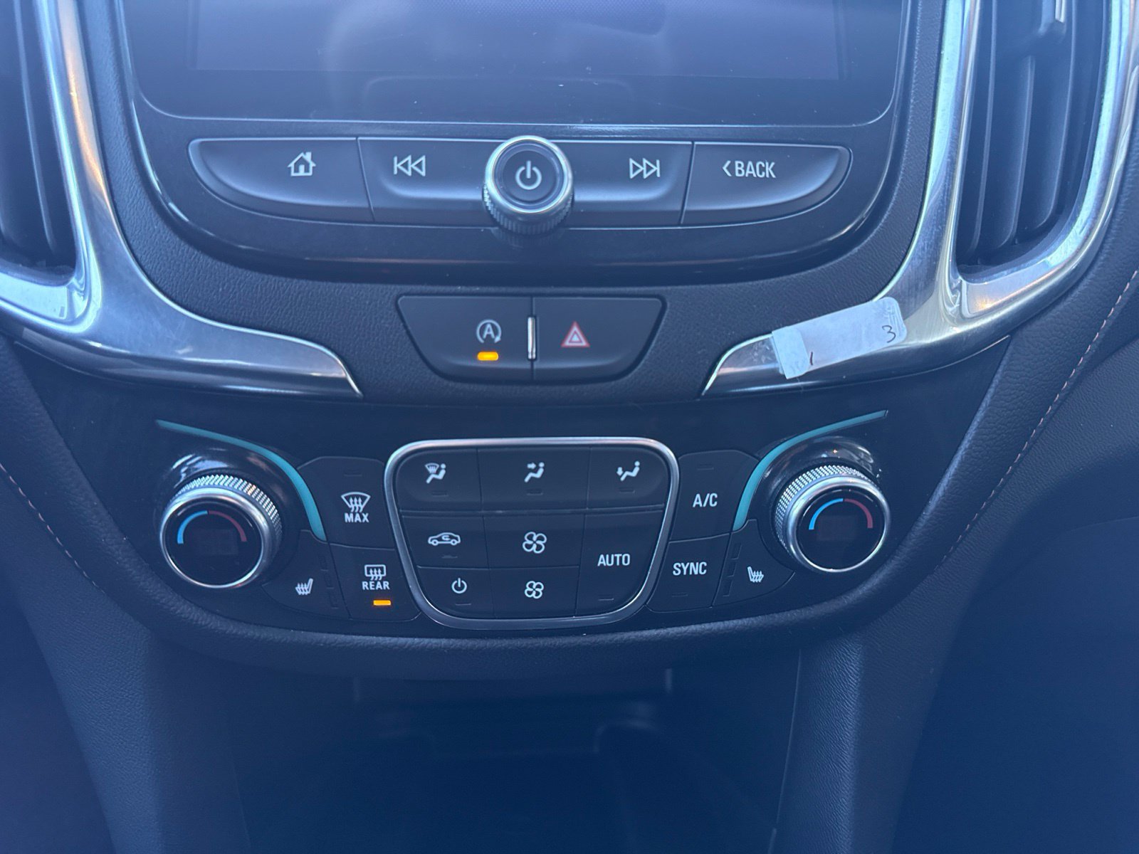 Used 2024 Chevrolet Equinox Premier AWD/4WD image 25