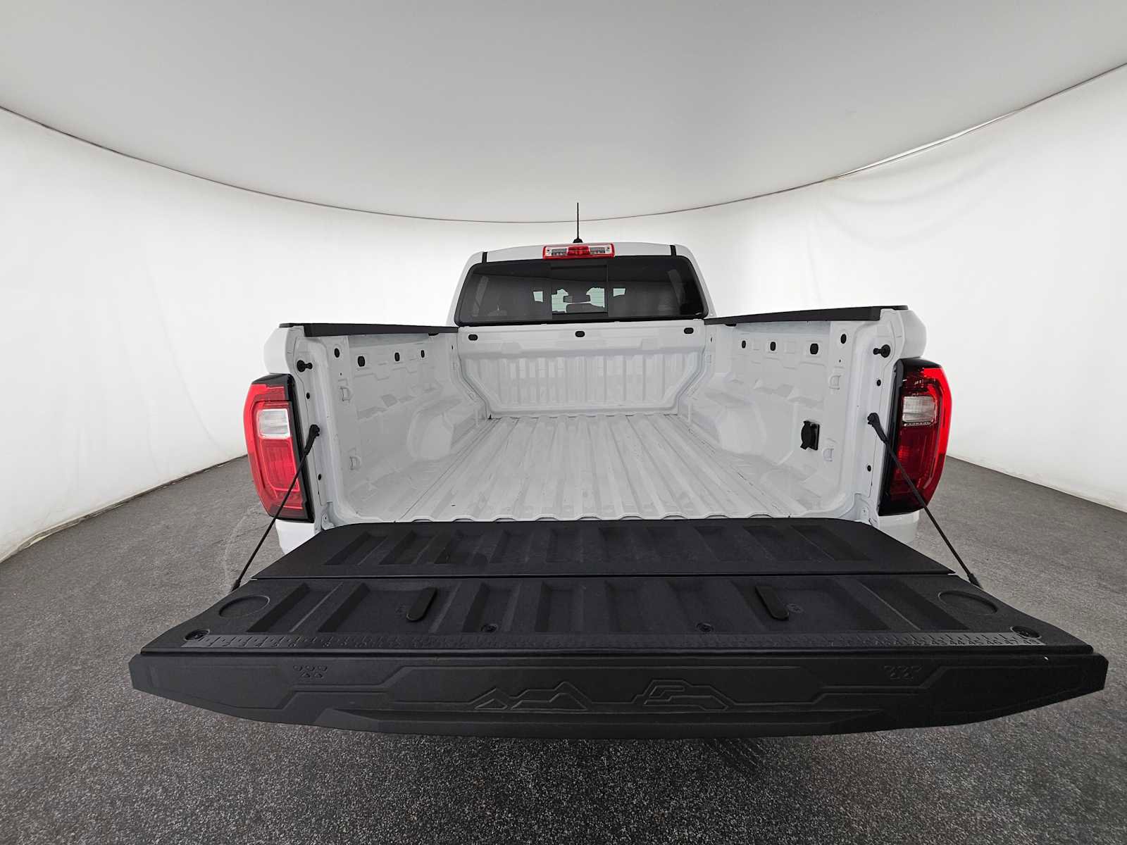 Used 2024 GMC Canyon Elevation w/ Convenience Package image 15