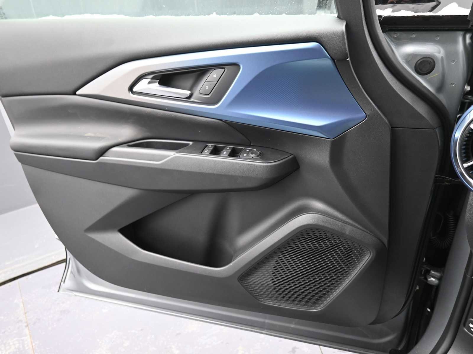 New 2026 Chevrolet Equinox EV LT image 11