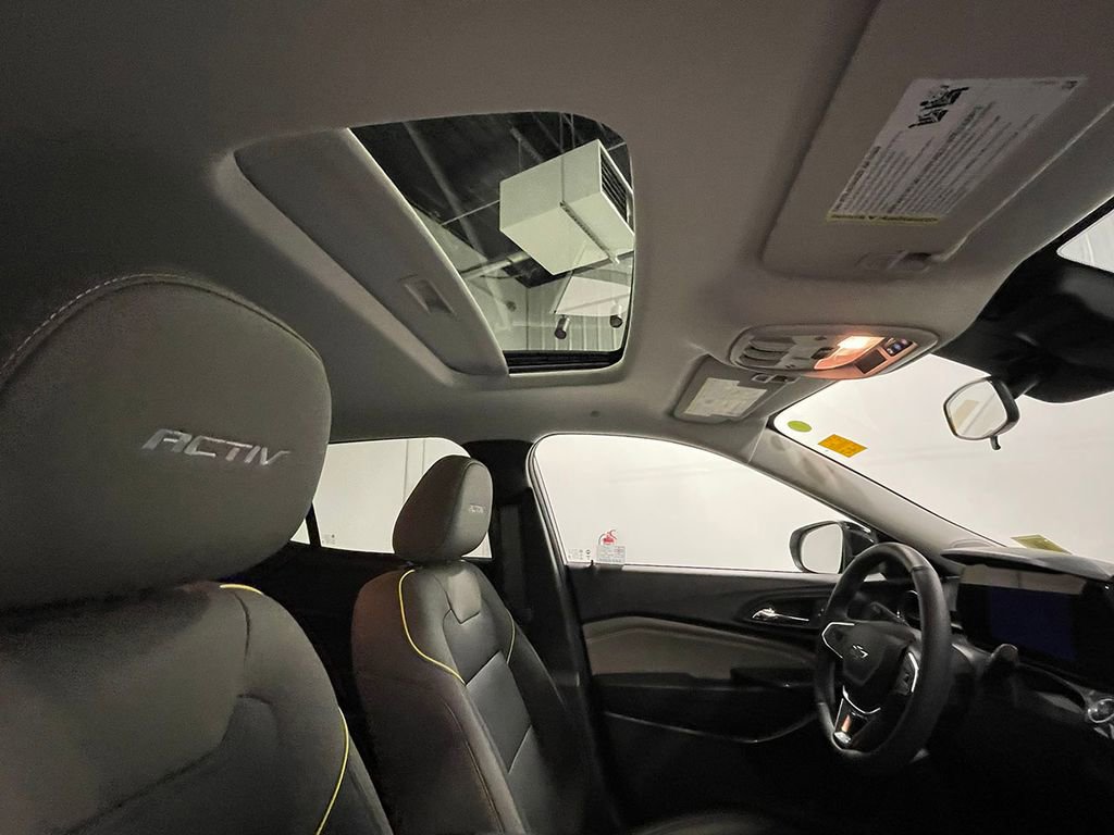 Used 2025 Chevrolet Trax ACTIV w/ Sunroof Package FWD image 27