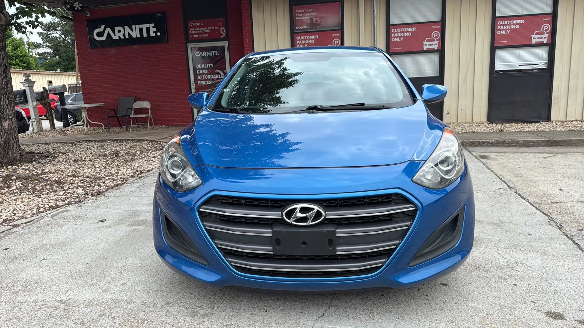 Used 2017 Hyundai Elantra GT FWD image 2
