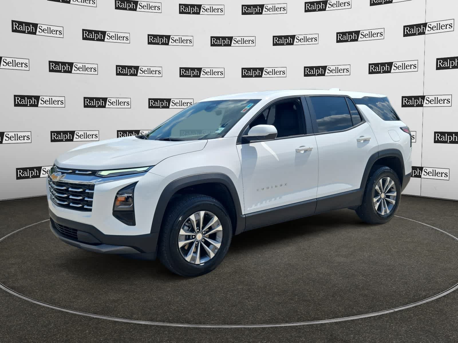 Used 2026 Chevrolet Equinox LT FWD image 2