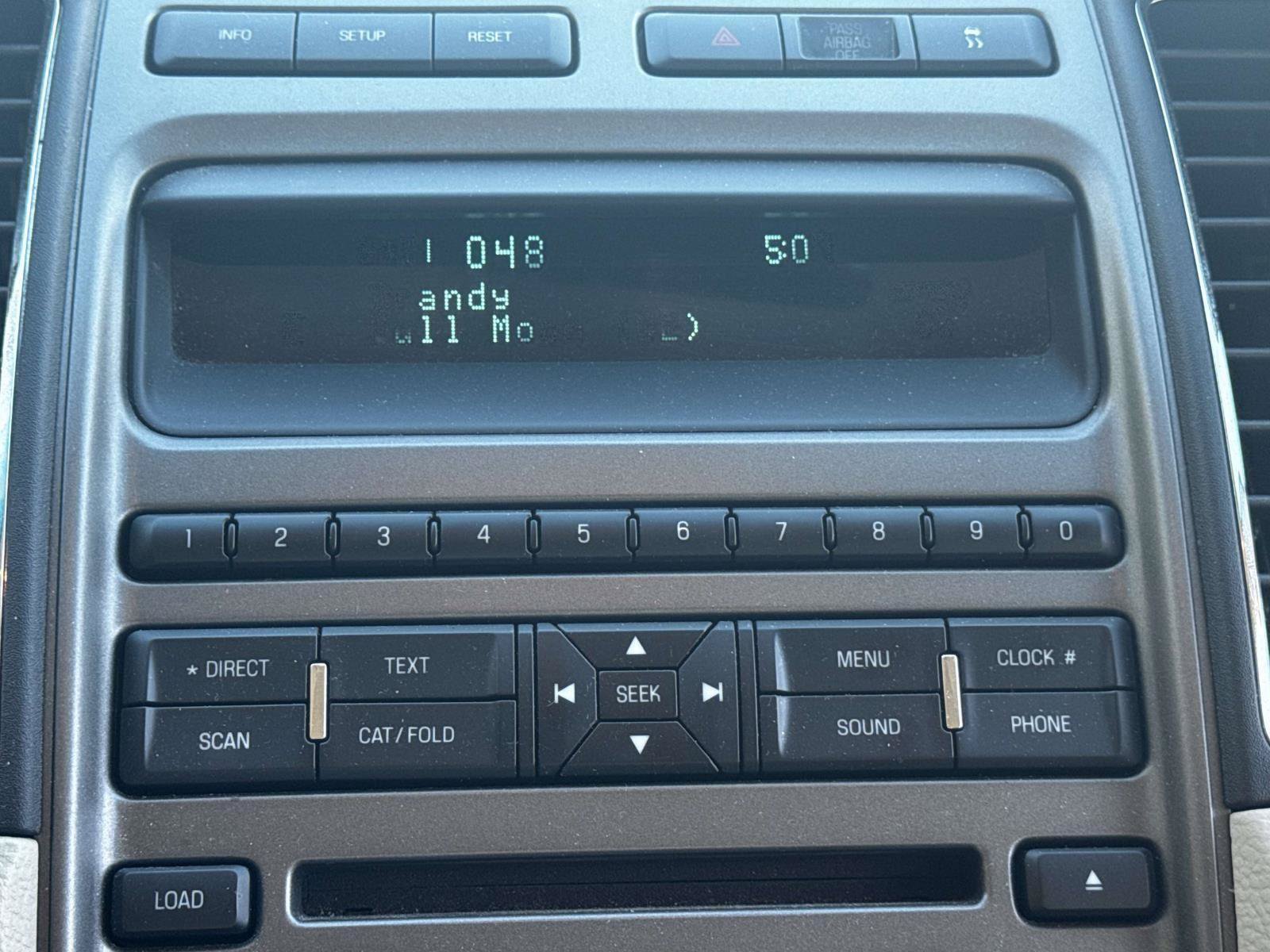 Used 2010 Ford Taurus SEL FWD image 23