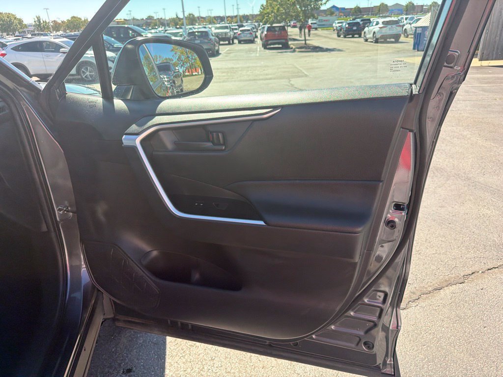 Used 2024 Toyota RAV4 LE FWD image 31