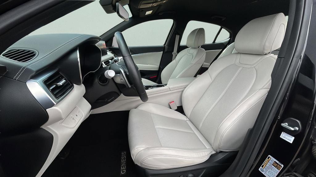Used 2025 Genesis G70 2.5T image 12