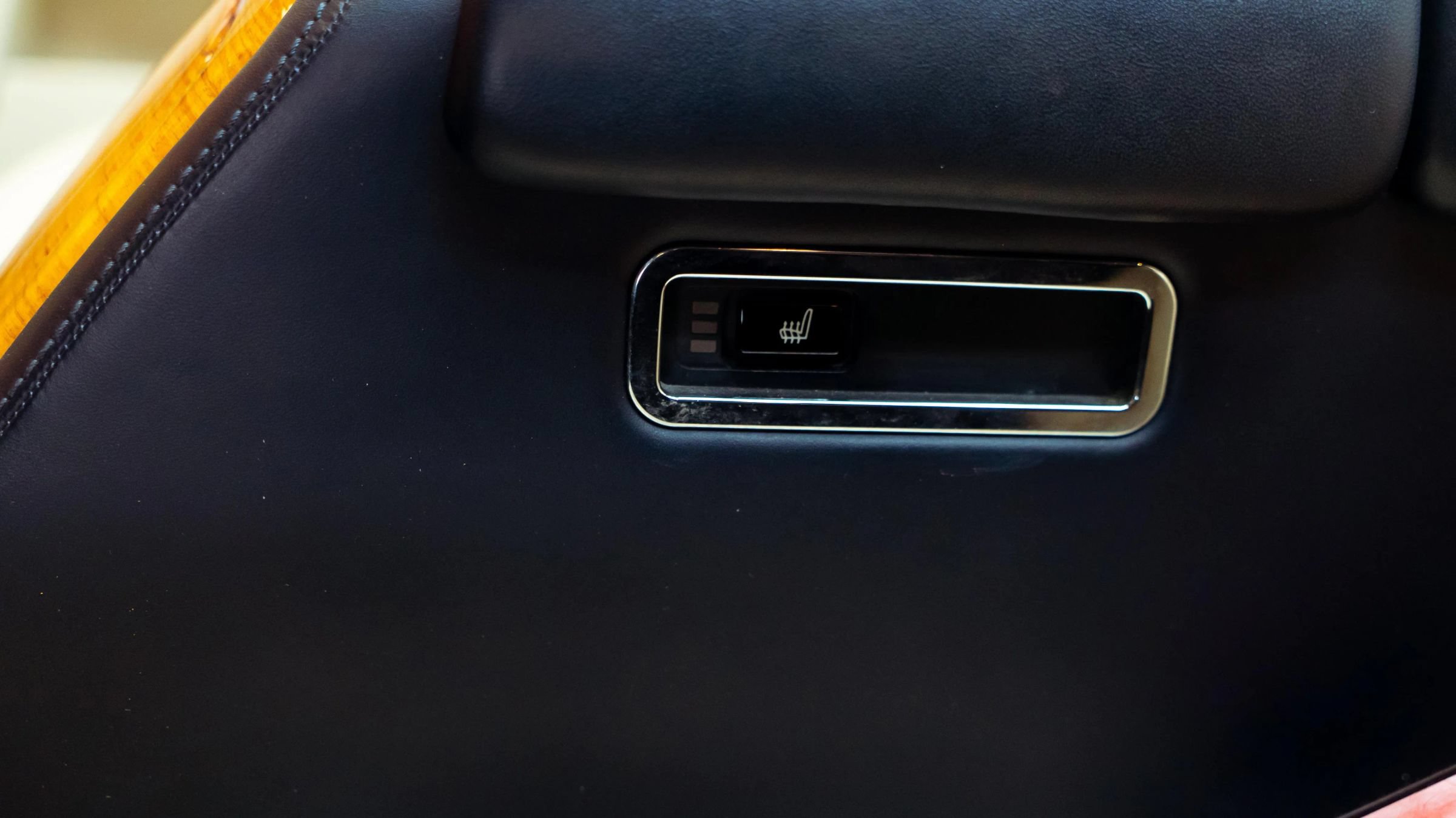 Used 2011 Rolls-Royce Phantom Drophead Coupe RWD image 29