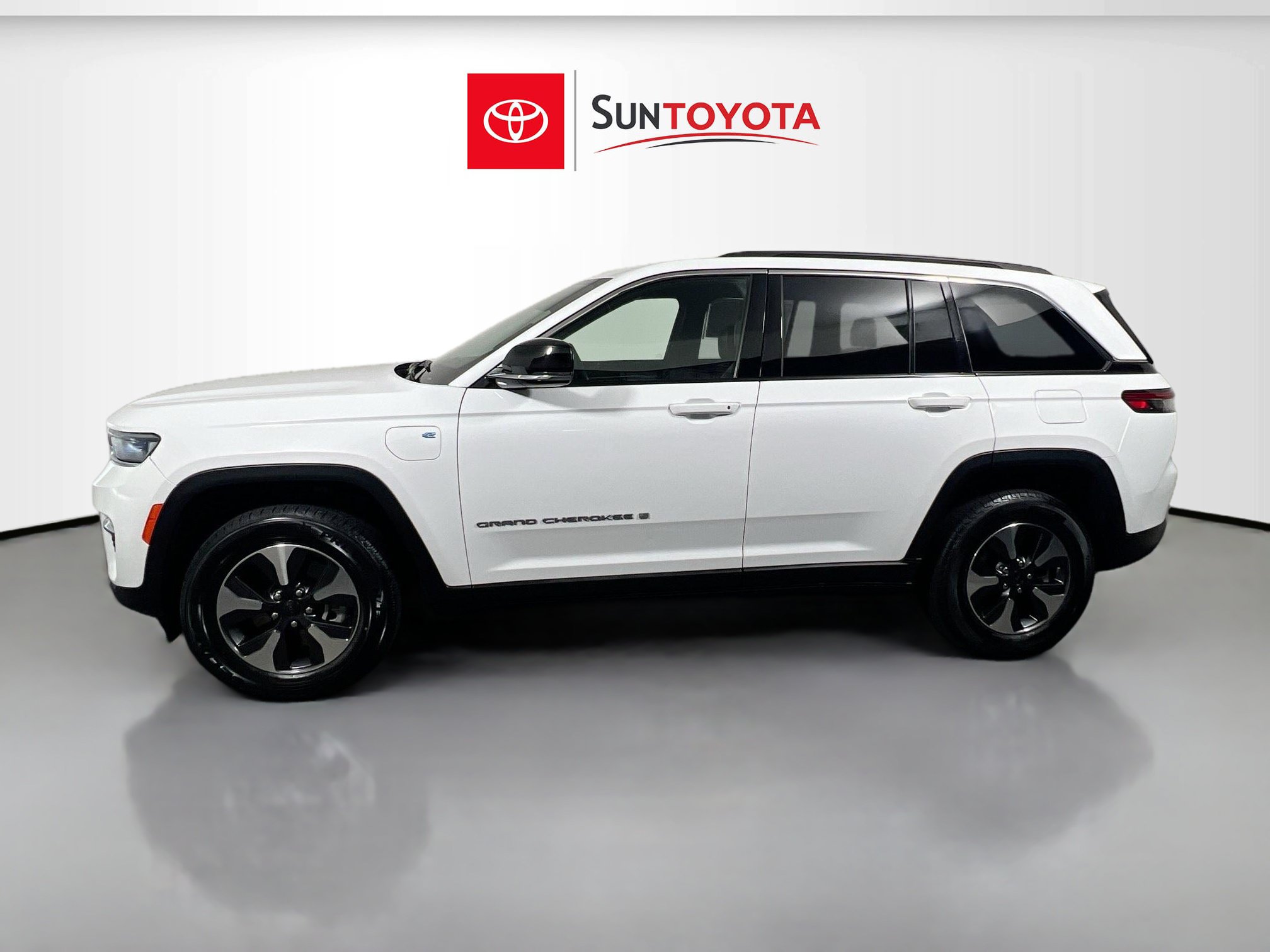 Used 2024 Jeep Grand Cherokee Limited 4xe AWD/4WD image 7