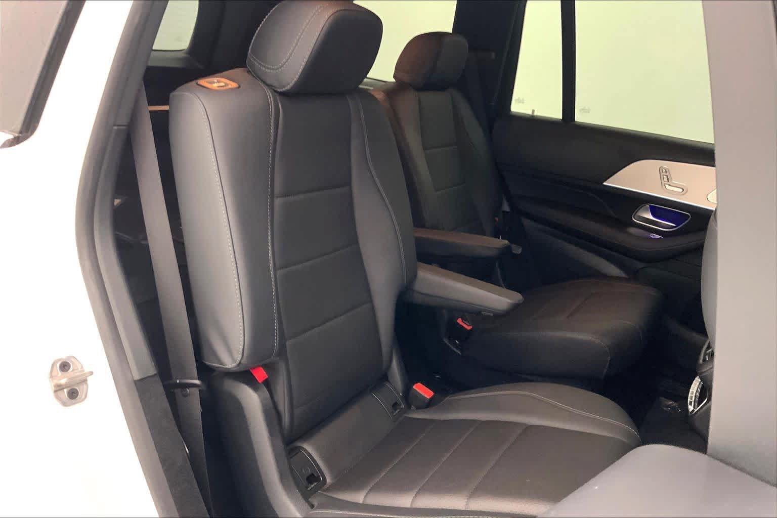 Used 2024 Mercedes-Benz GLS 450 4MATIC image 13