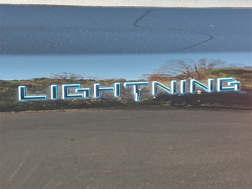Used 2023 Ford F150 Lightning Platinum image 30