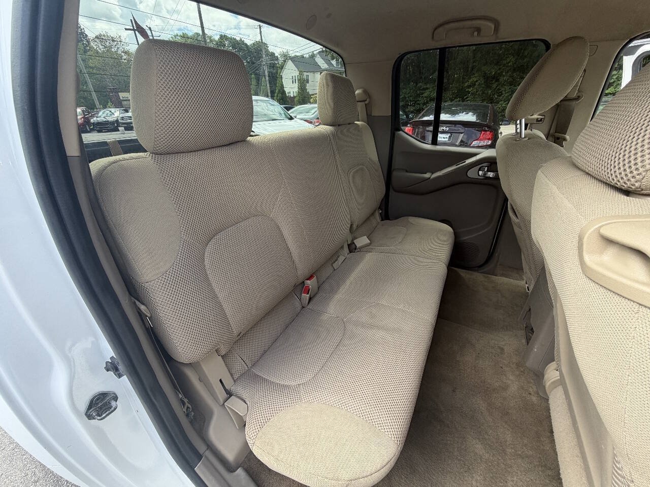 Used 2011 Nissan Frontier SV AWD/4WD image 16