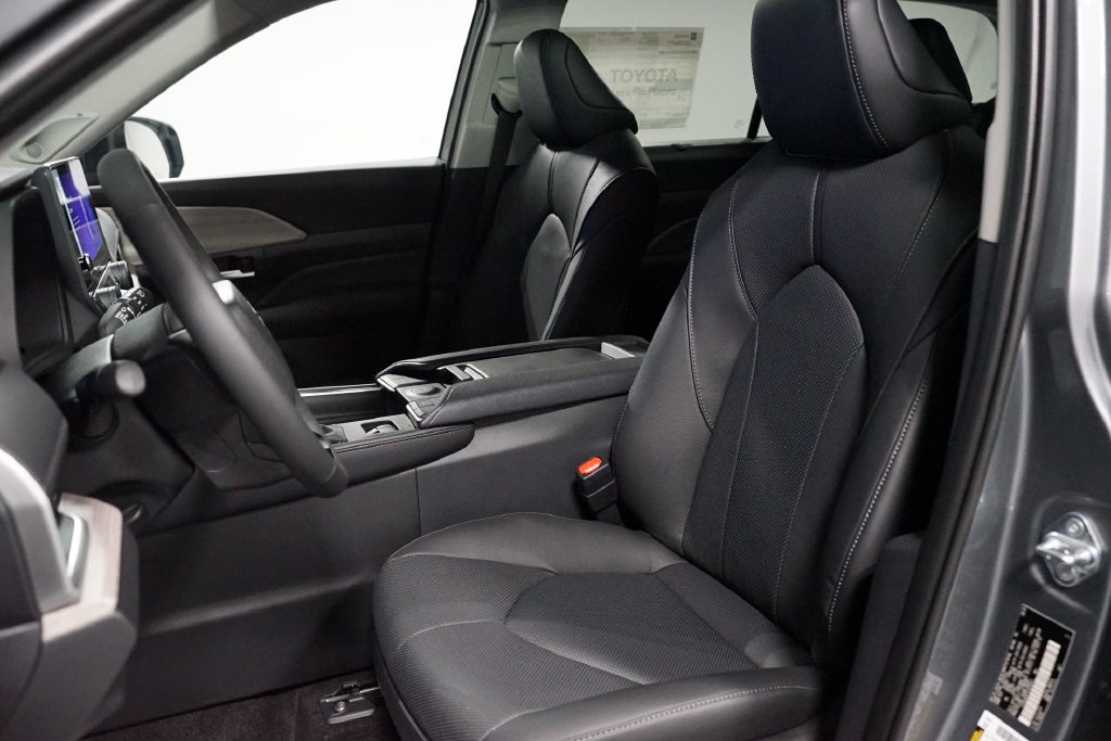 New 2026 Toyota Grand Highlander FWD image 28