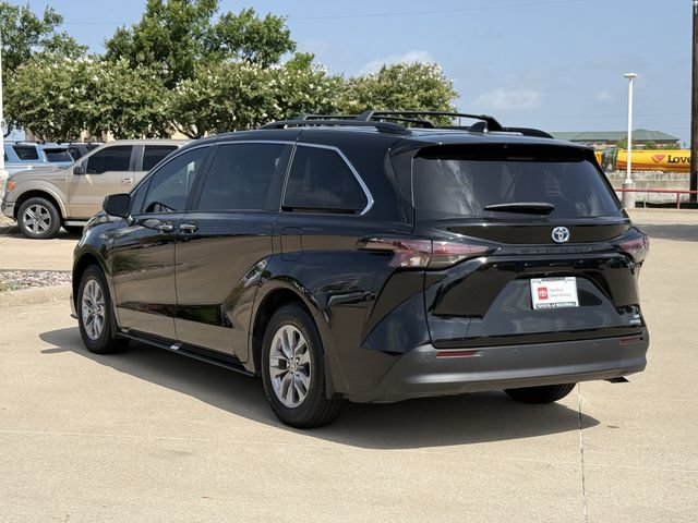 Certified 2024 Toyota Sienna XLE FWD image 6