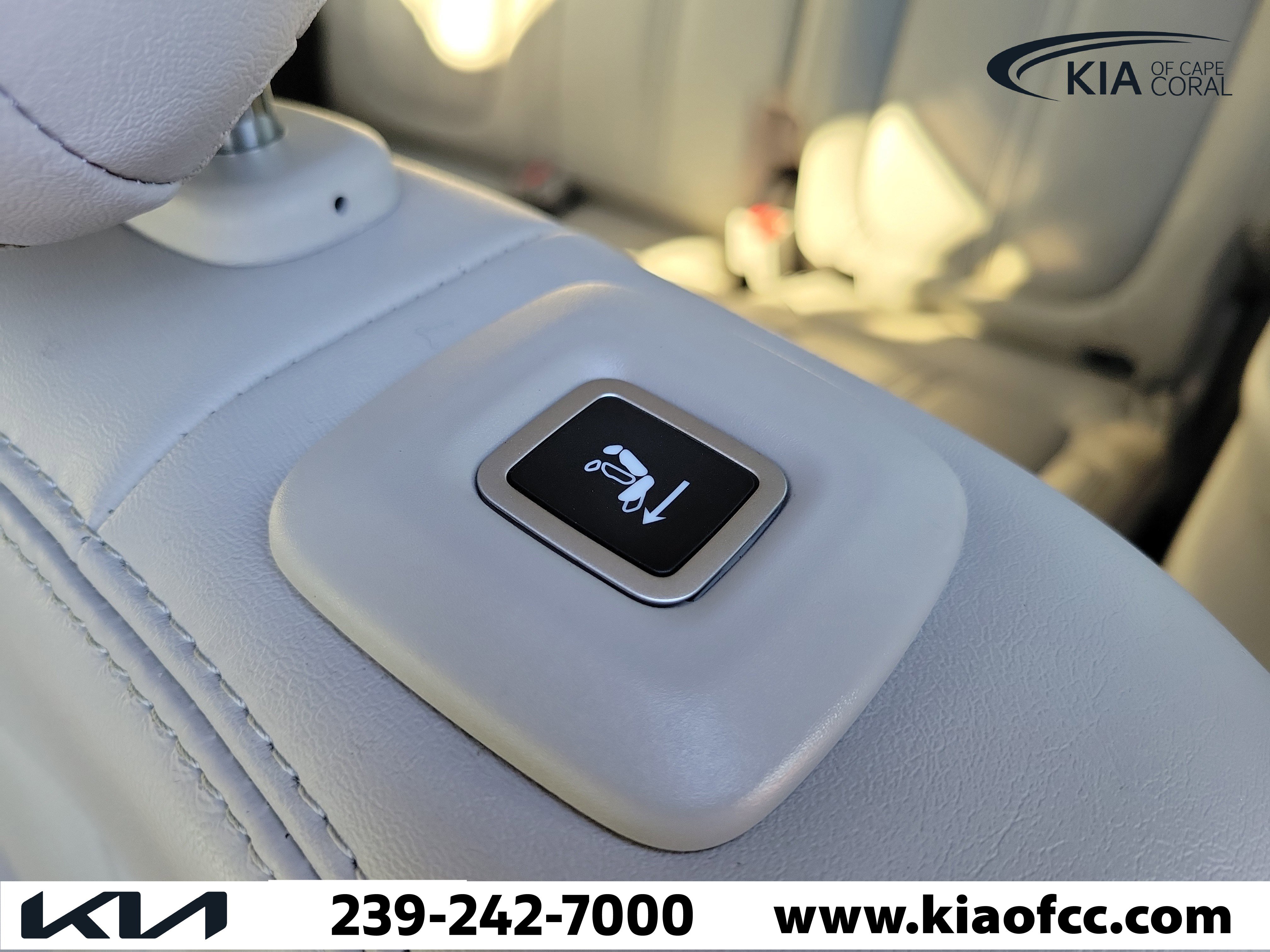 Used 2022 Jeep Wagoneer Series III w/ Flexible Seating Group image 16