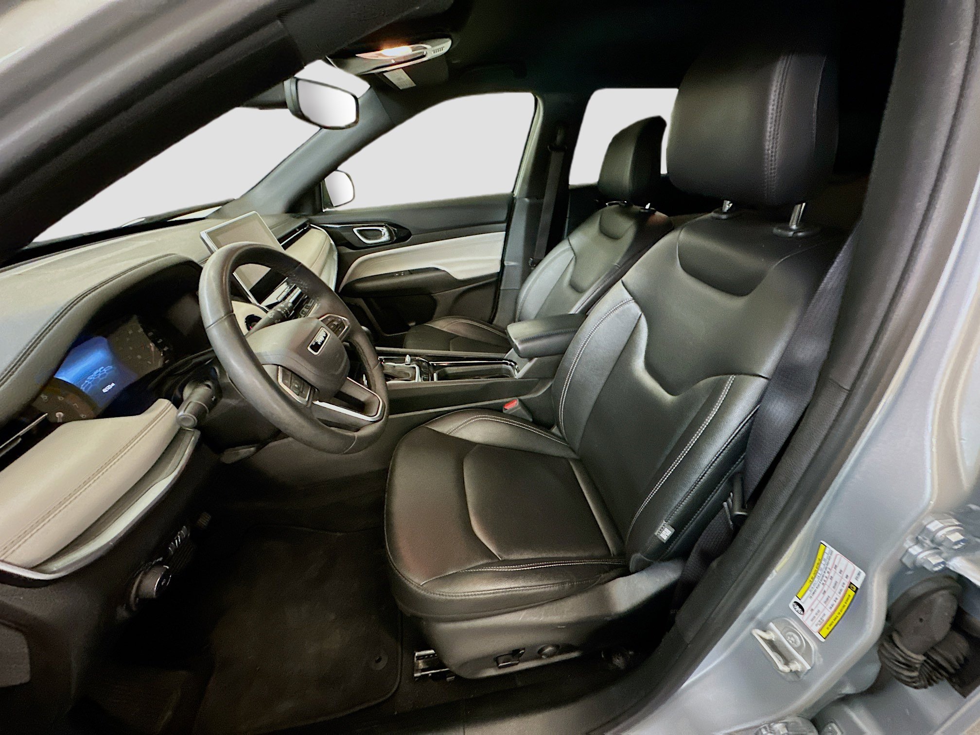 Used 2025 Jeep Compass Limited image 13