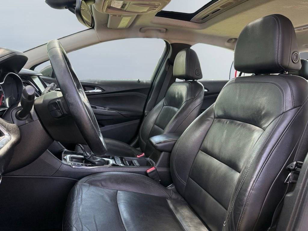 Used 2018 Chevrolet Cruze Premier FWD image 19
