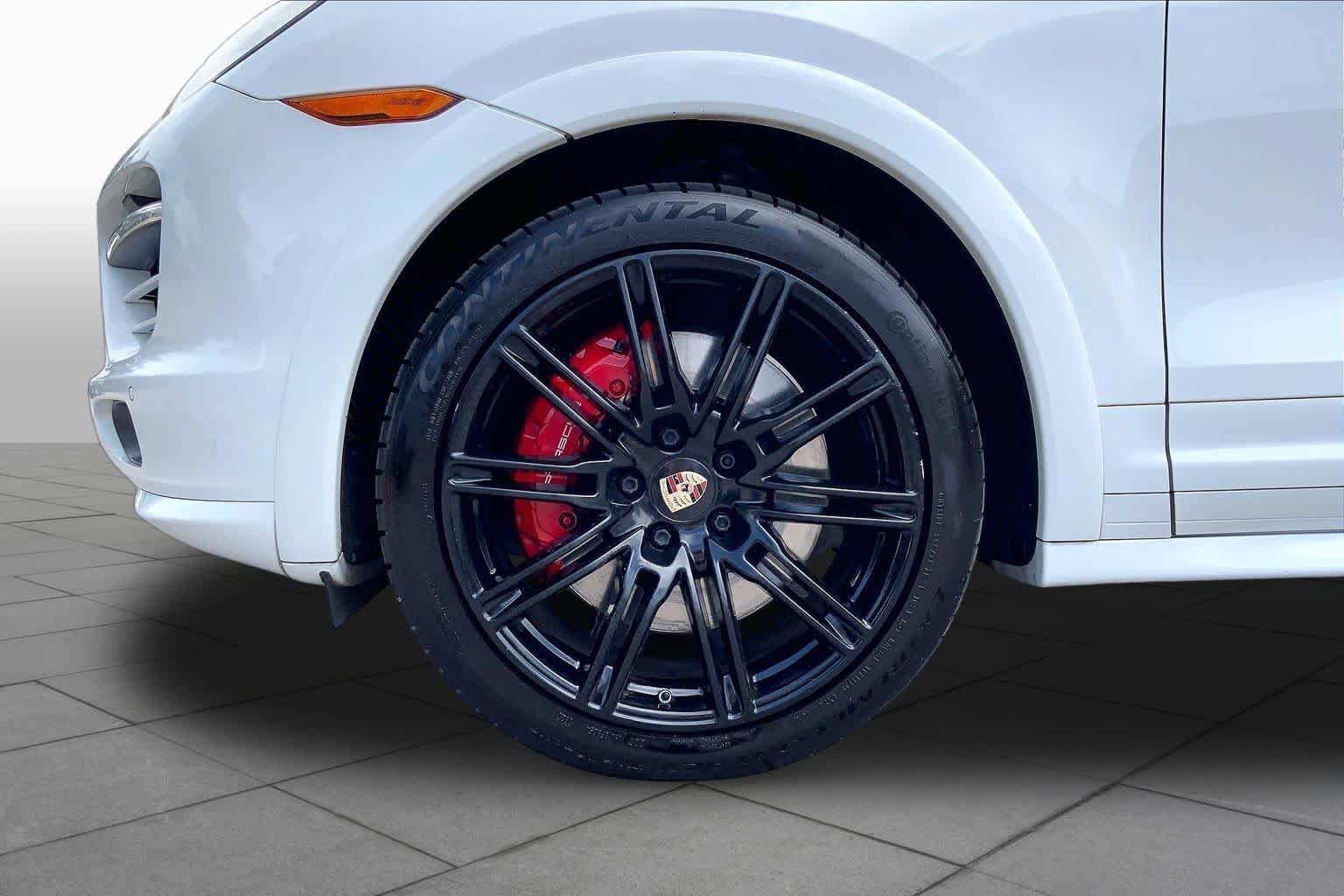 Used 2013 Porsche Cayenne Turbo AWD/4WD image 10