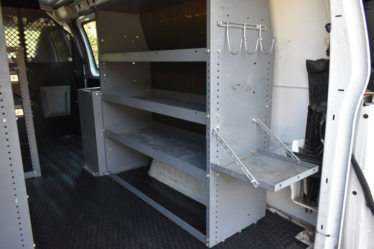 Used 2015 Chevrolet Express 2500 RWD image 10