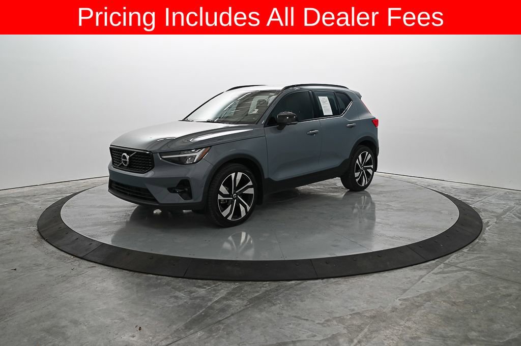 Used 2023 Volvo XC40 B4 Plus w/ Driver Assist Package FWD image 1