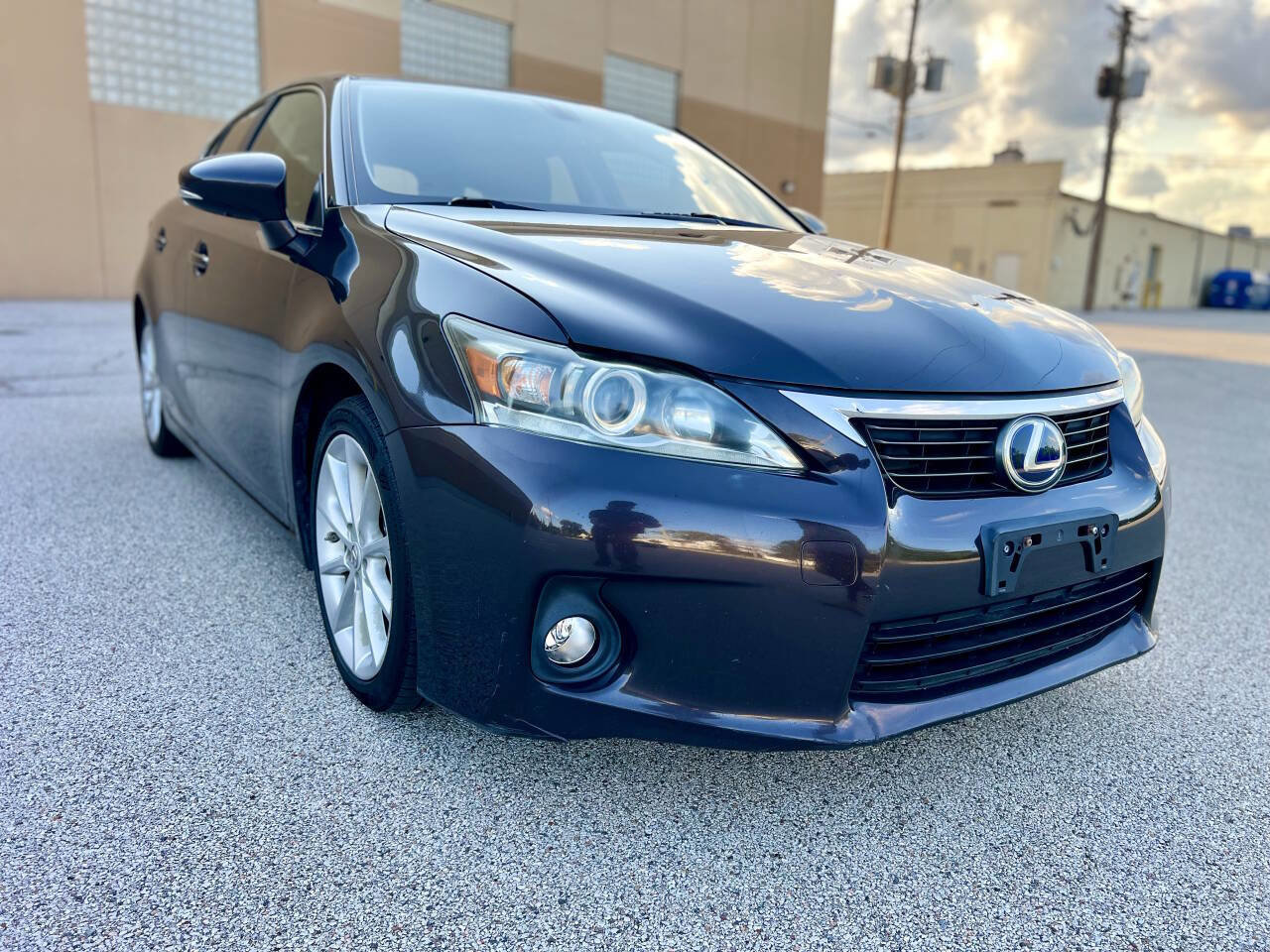 Used 2011 Lexus CT 200h Premium image 10
