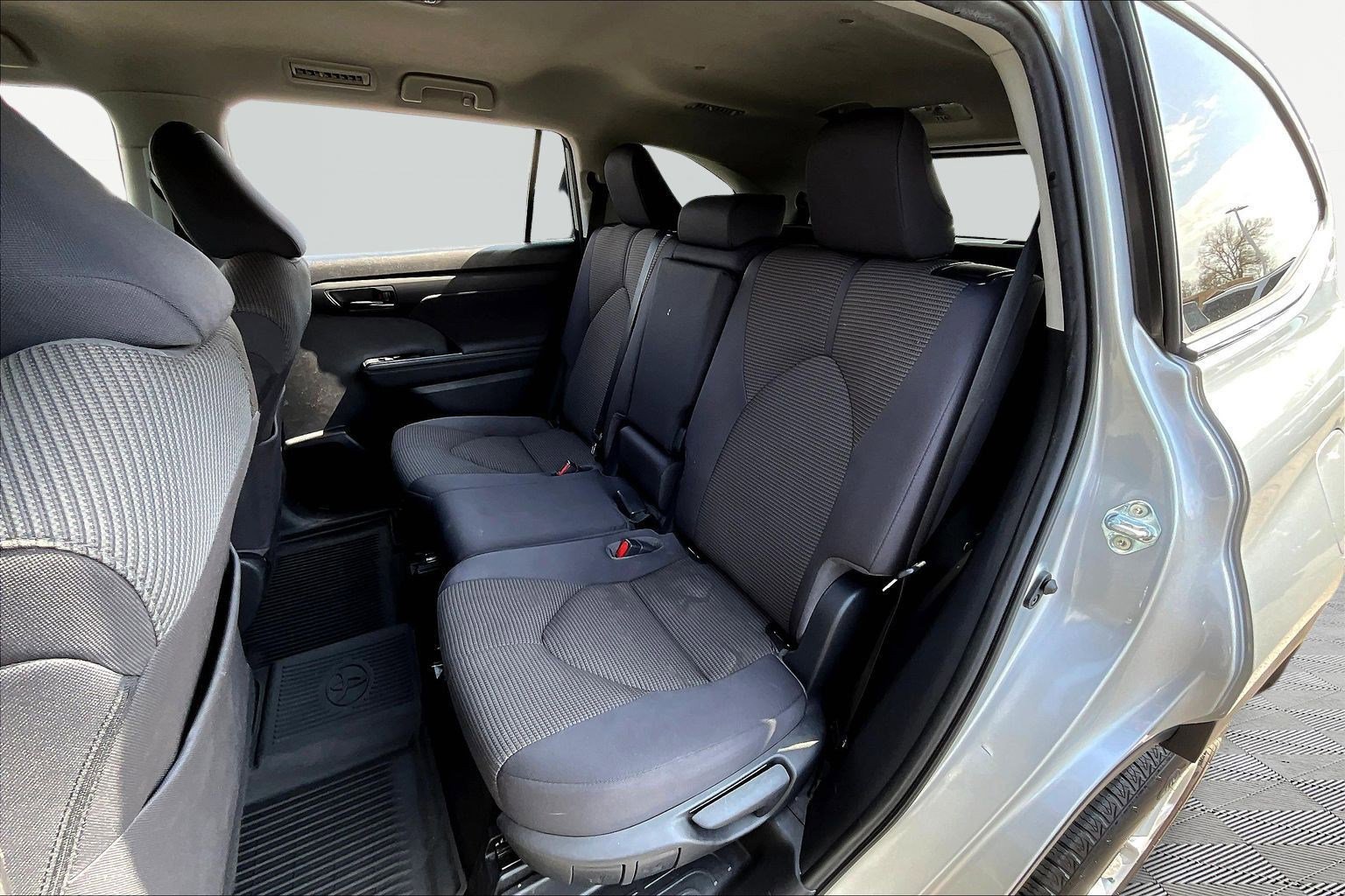 Used 2023 Toyota Highlander LE image 22