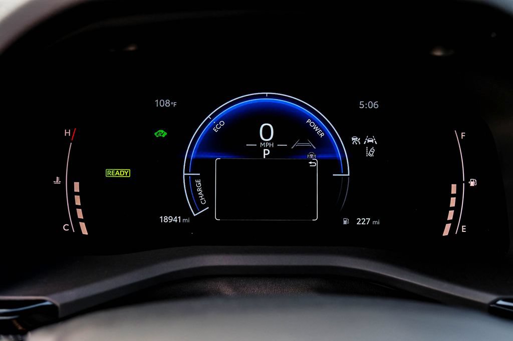 Used 2025 Toyota Camry SE FWD image 17