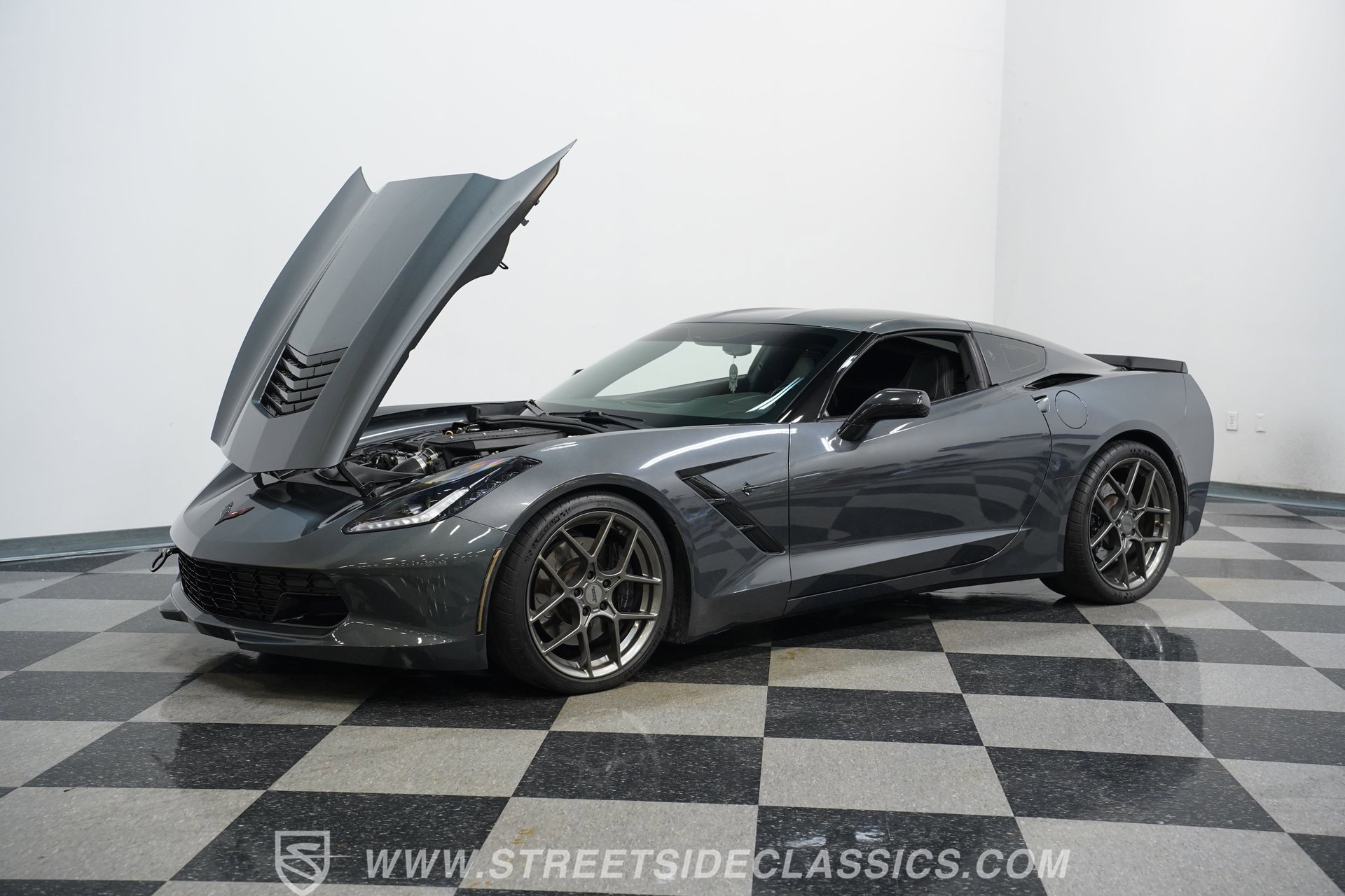 Used 2017 Chevrolet Corvette Stingray Coupe w/ Carbon Flash Badge Package image 30