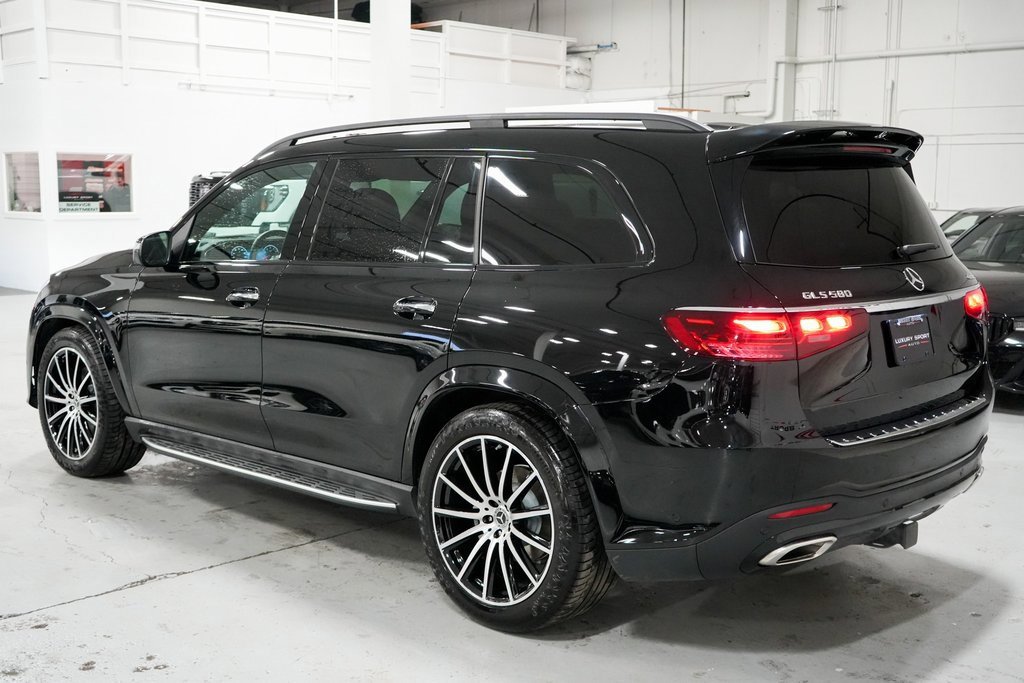 Used 2024 Mercedes-Benz GLS 580 4MATIC image 3