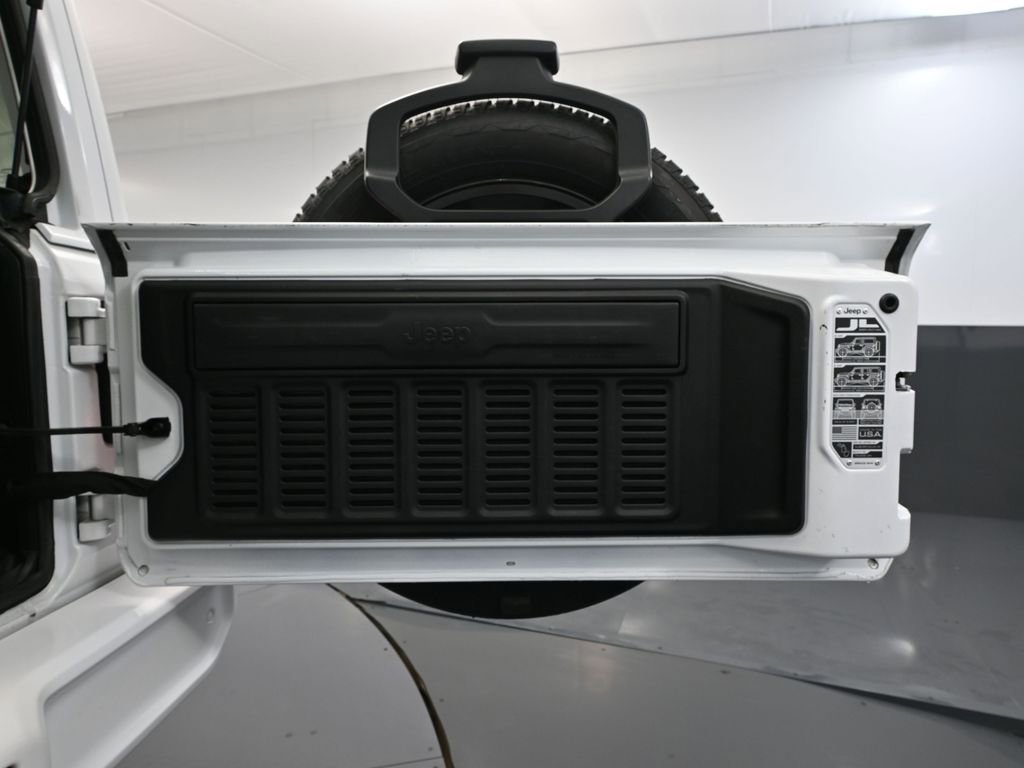 Used 2021 Jeep Wrangler Unlimited Sahara image 40