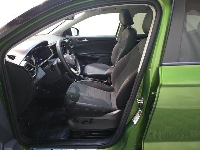 Used 2025 Volkswagen Taos SE image 13