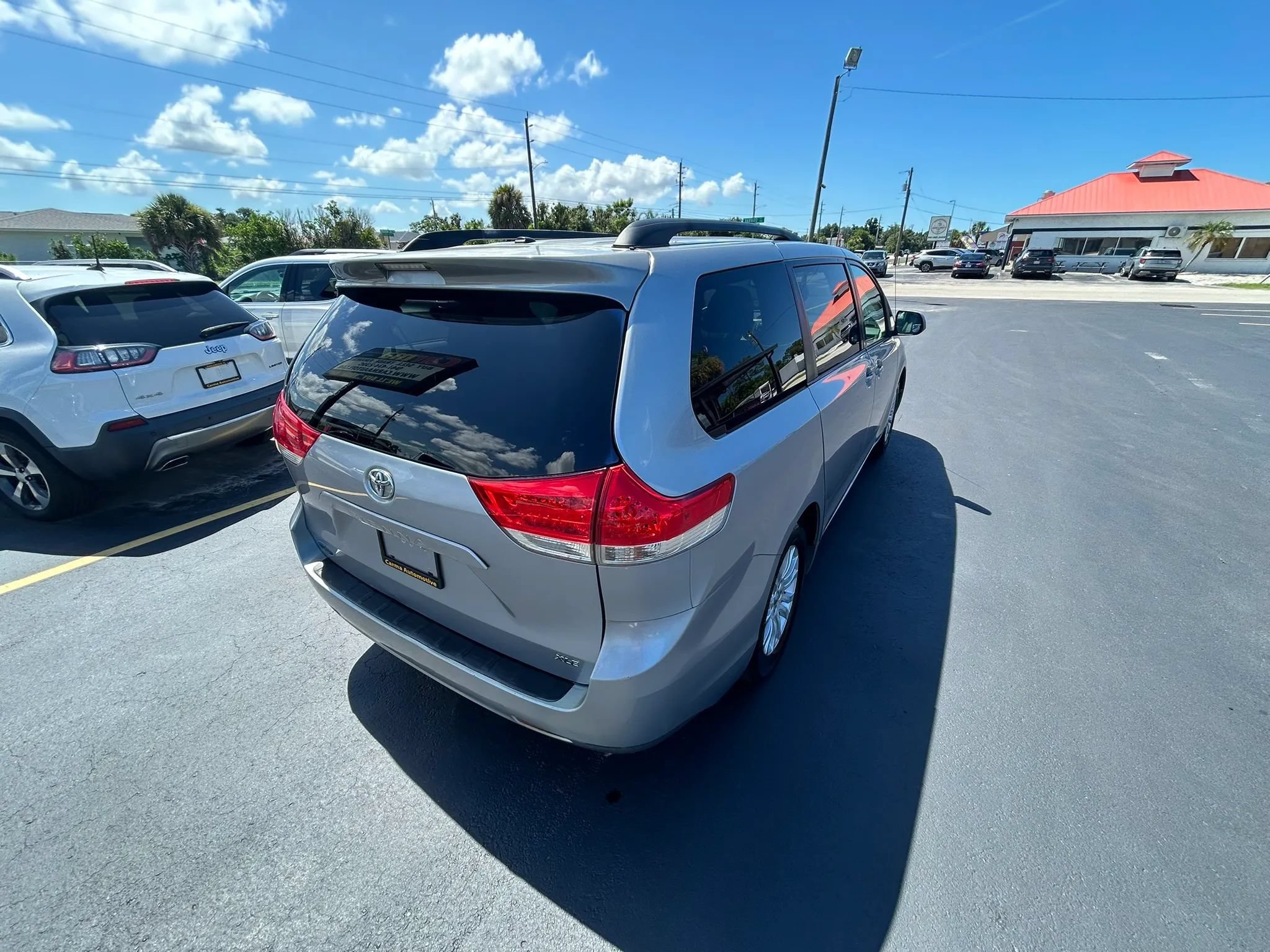 Used 2011 Toyota Sienna XLE FWD image 8