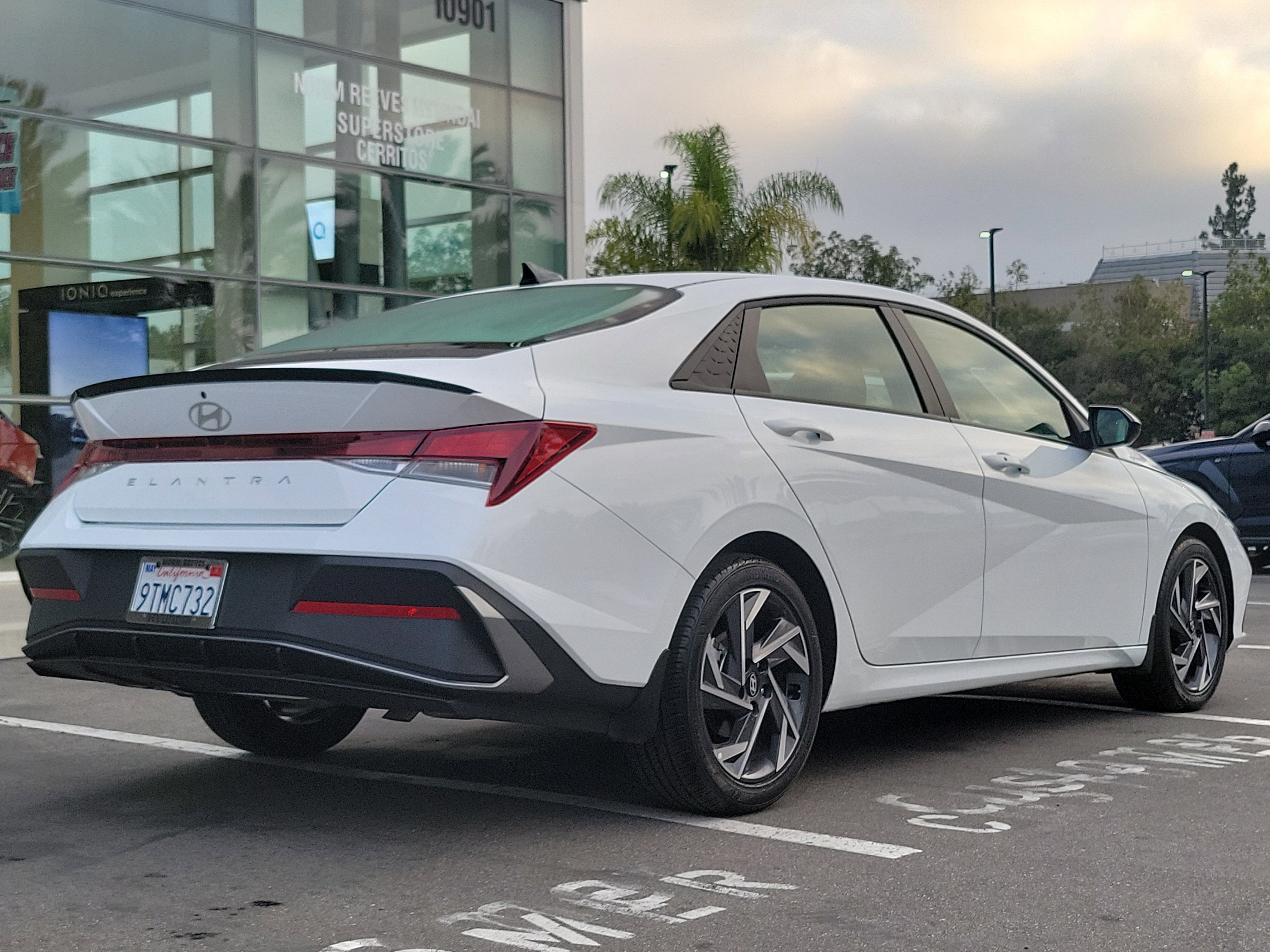 Certified 2025 Hyundai Elantra Sport image 26