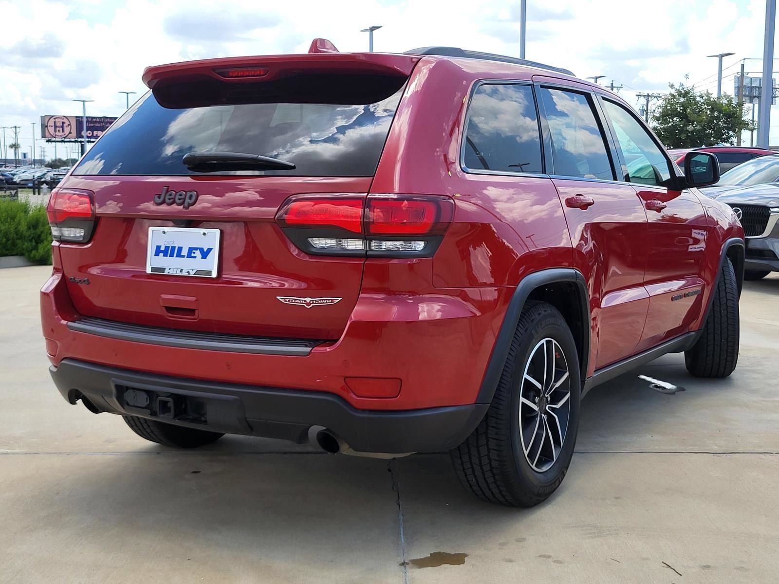 Used 2021 Jeep Grand Cherokee Trailhawk AWD/4WD image 4
