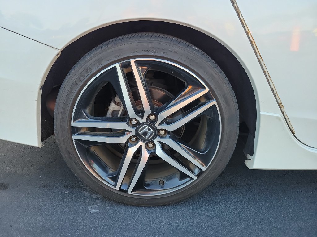 Used 2017 Honda Accord Sport image 11