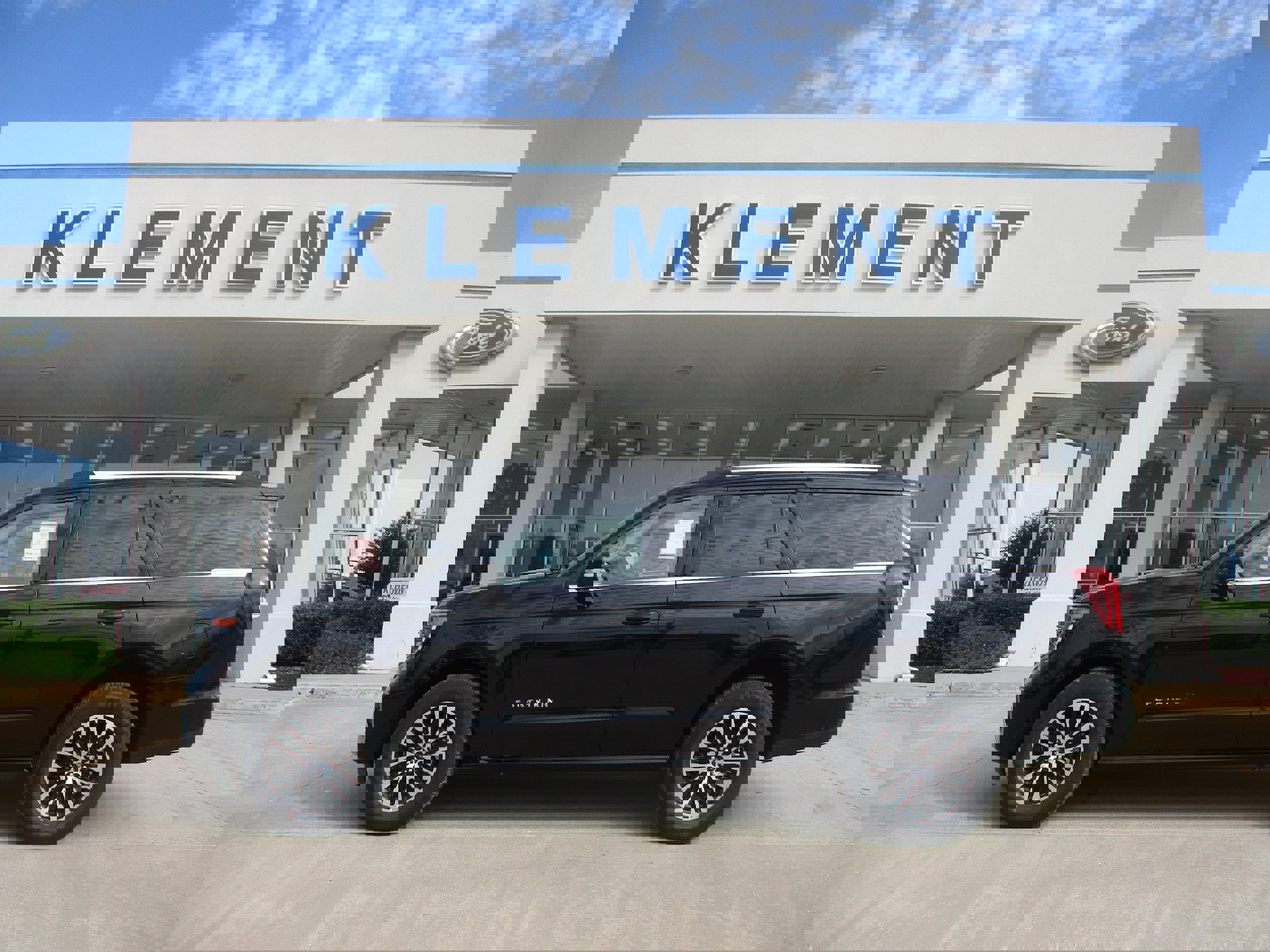 New 2025 Ford Expedition Platinum image 1