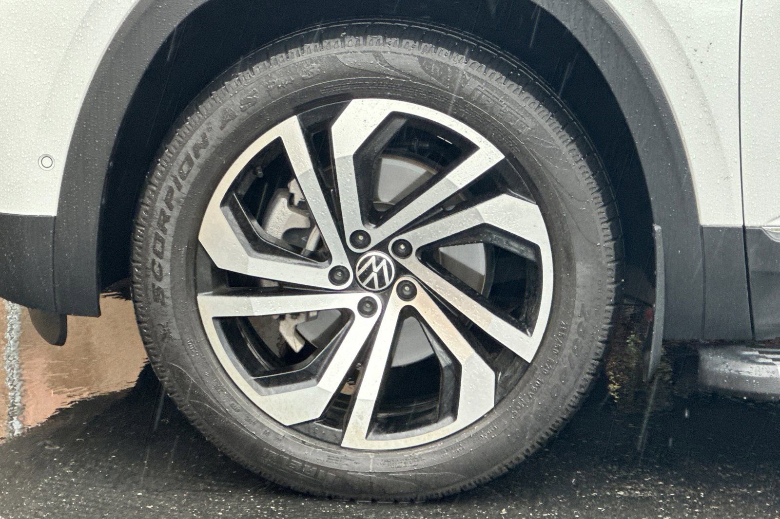 Used 2021 Volkswagen Atlas SEL Premium image 28