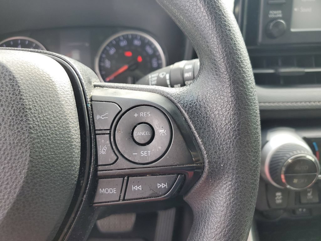 Used 2019 Toyota RAV4 XLE w/ Convenience Package FWD image 27
