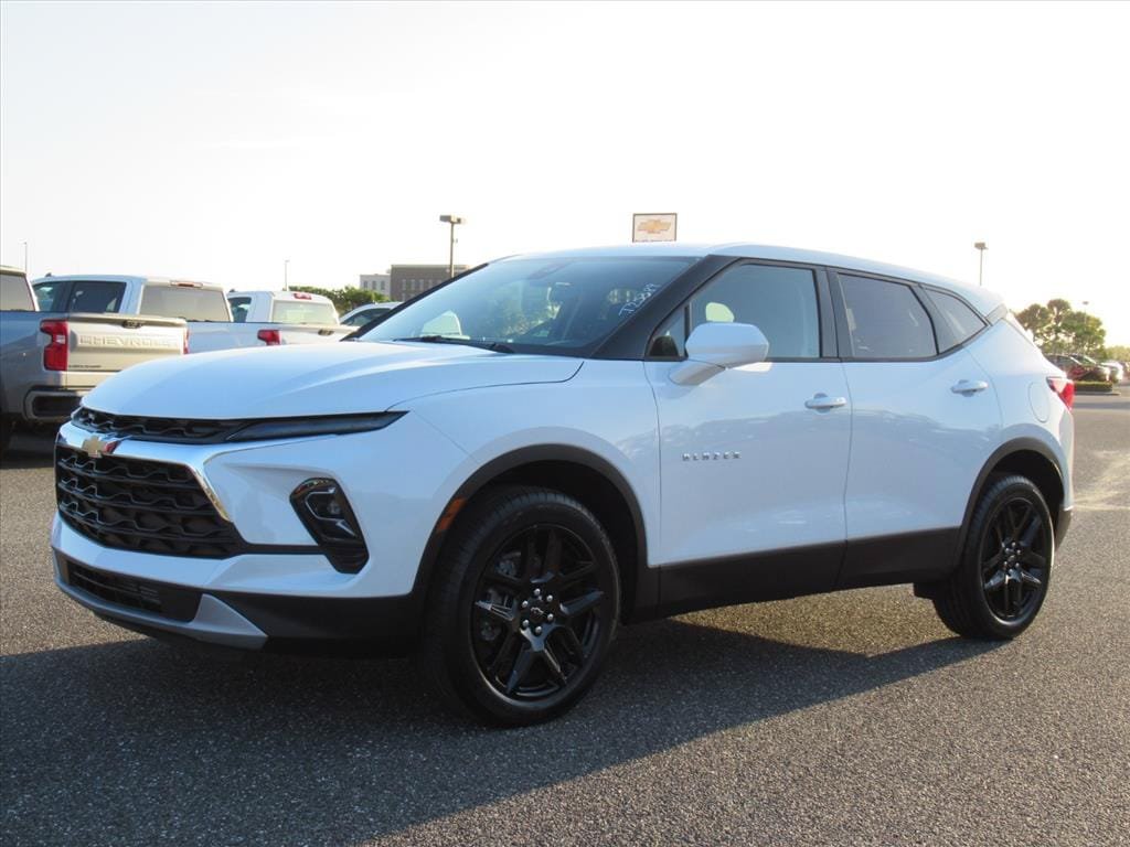 New 2025 Chevrolet Blazer LT FWD image 3