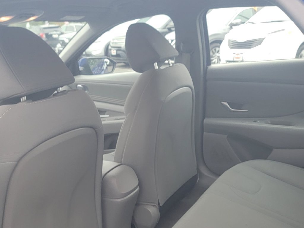Used 2023 Hyundai Elantra SEL w/ Convenience Package FWD image 17