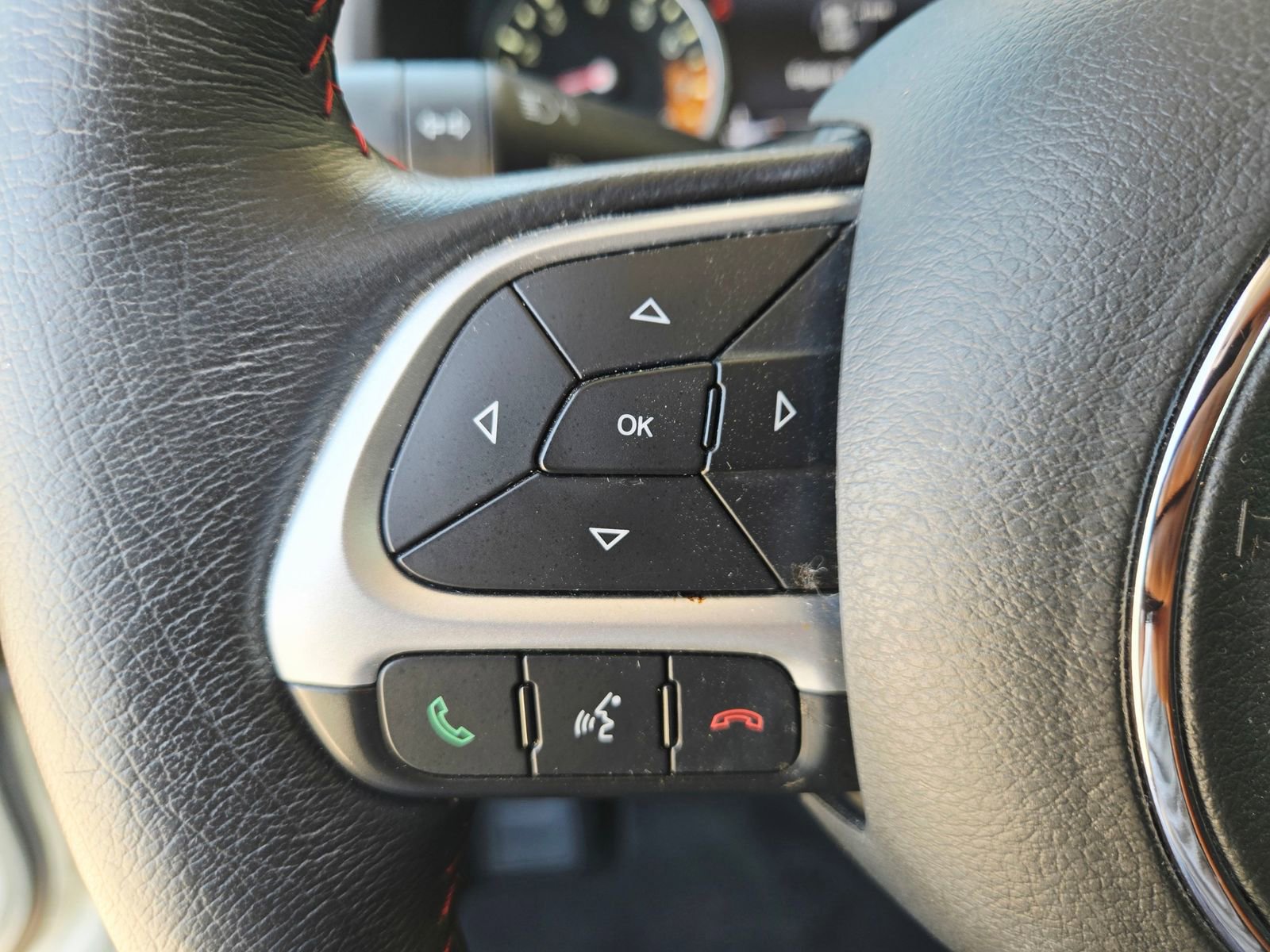 Used 2015 Jeep Renegade Trailhawk w/ Cold Weather Group image 11