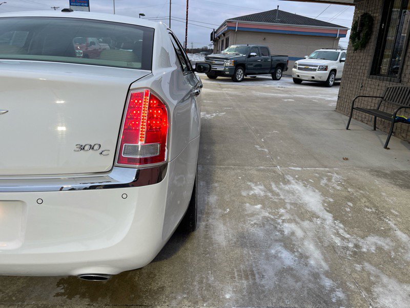 Used 2013 Chrysler 300 C w/ Light Group image 11