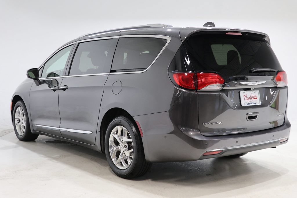 Used 2017 Chrysler Pacifica Limited w/ UConnect Theater Package FWD image 6