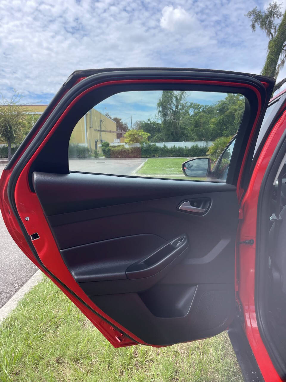 Used 2014 Ford Focus SE FWD image 18