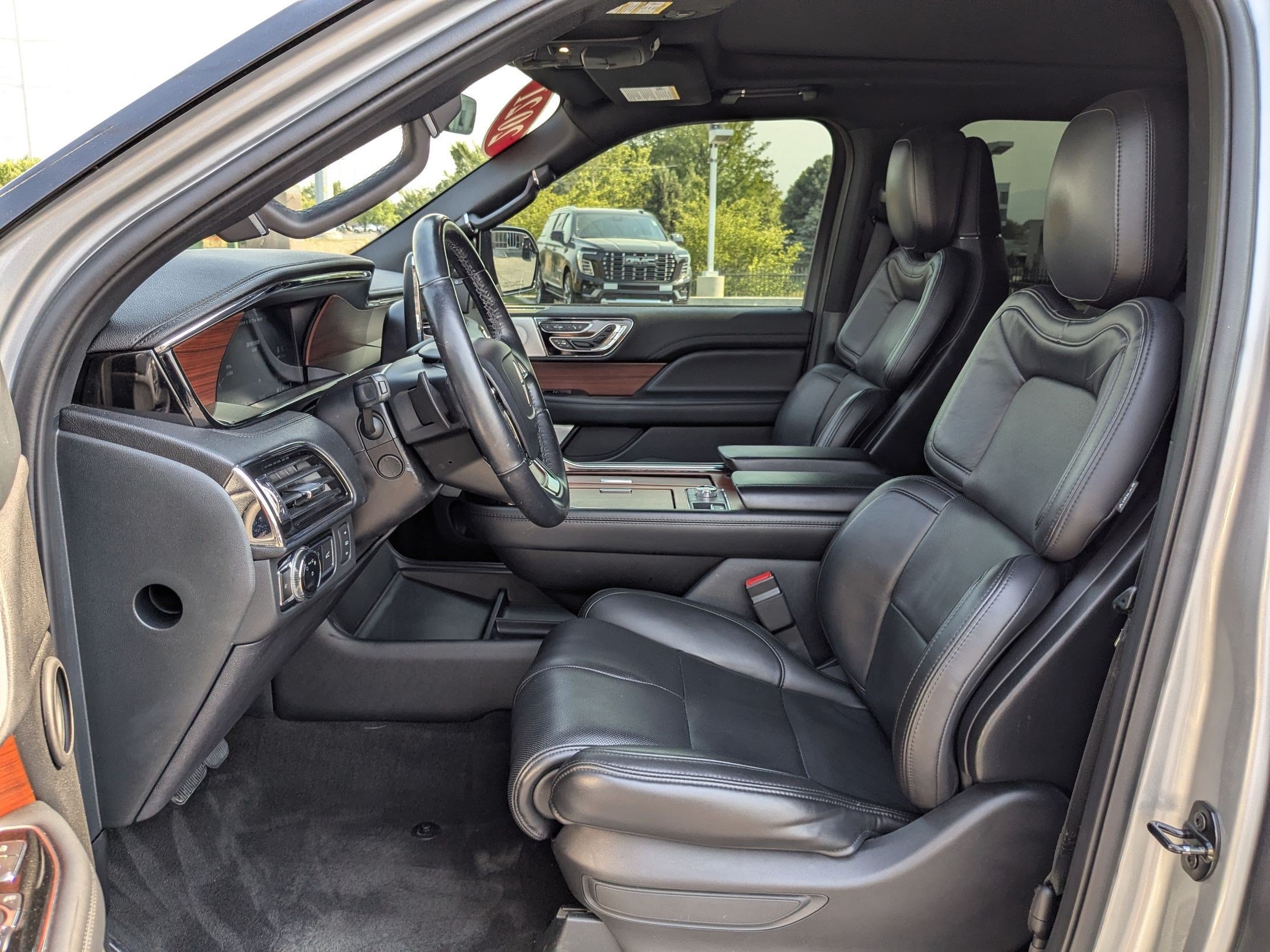 Used 2021 Lincoln Navigator Reserve AWD/4WD image 27