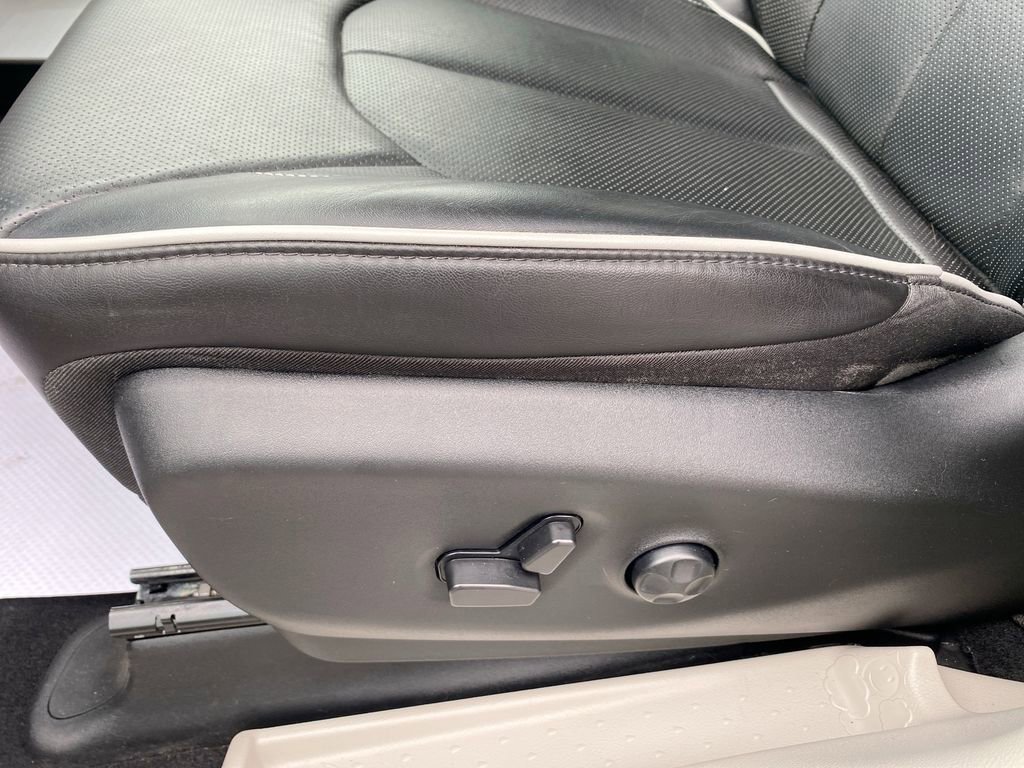 Used 2023 Chrysler Pacifica Limited w/ Trailer Tow Group image 16