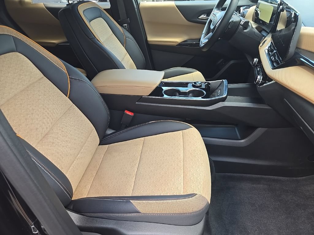 Used 2025 Chevrolet Equinox ACTIV w/ LPO, Floor Liner Package FWD image 30