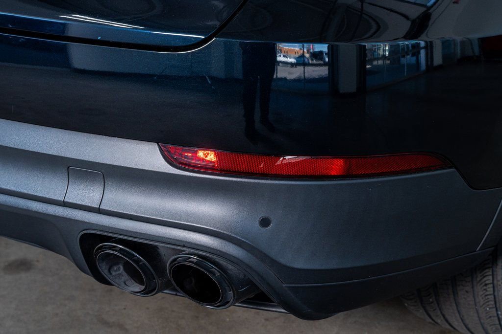 Used 2022 Porsche Cayenne Platinum Edition image 29