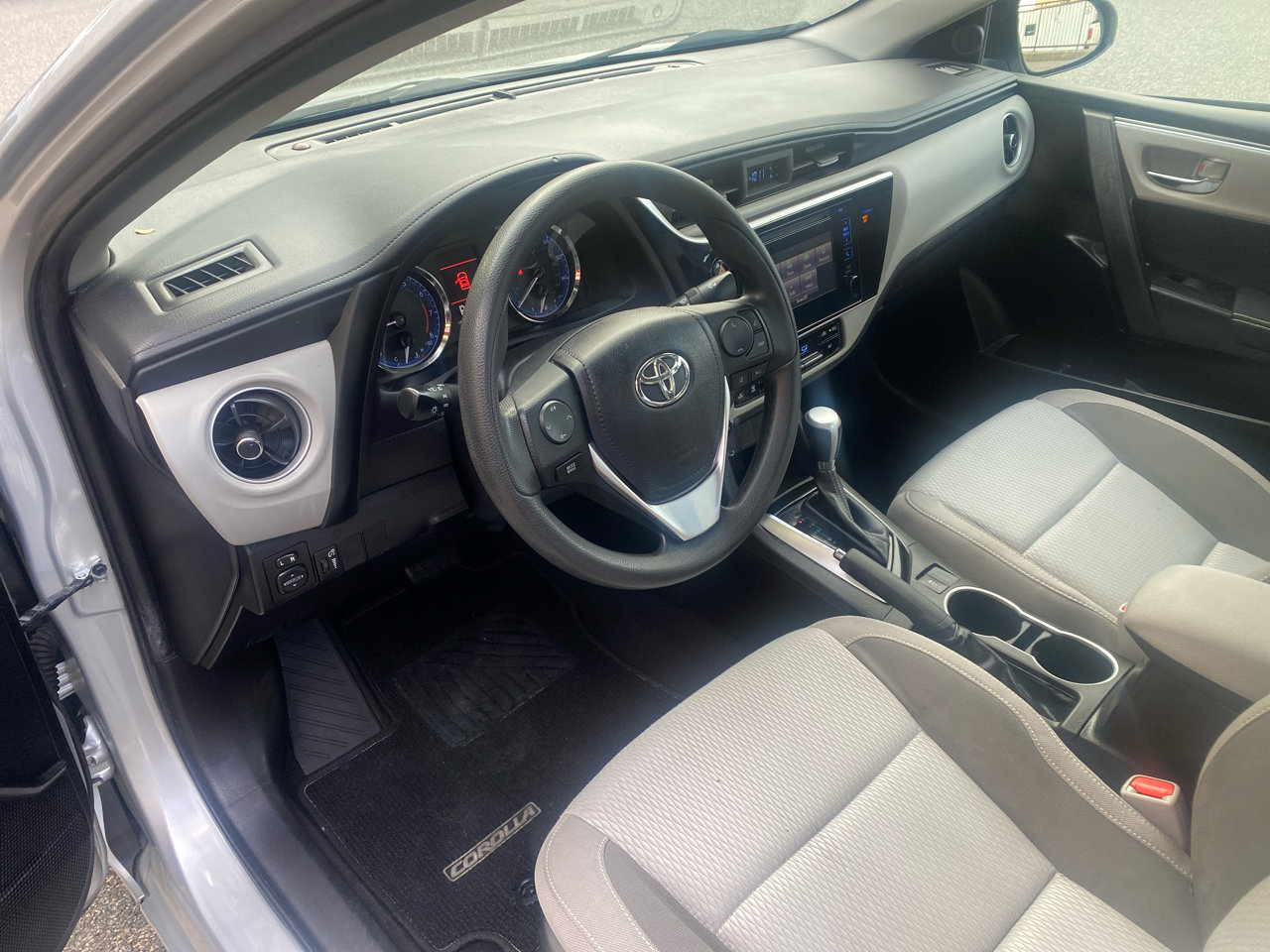 Used 2018 Toyota Corolla LE image 19